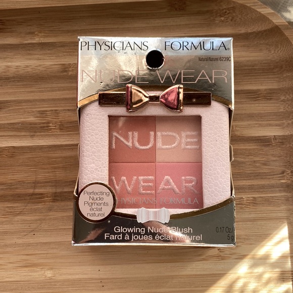 Physicians Formula Makeup New In Box Physicians Formula Glowing Nude Blush Nude Glow In